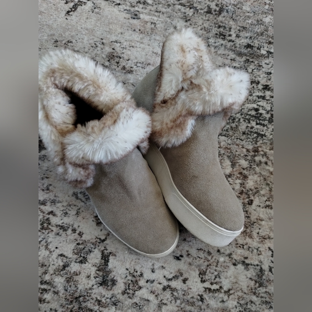 J Slides Beige Suede Faux Fur-Lined Sneakers 7.5